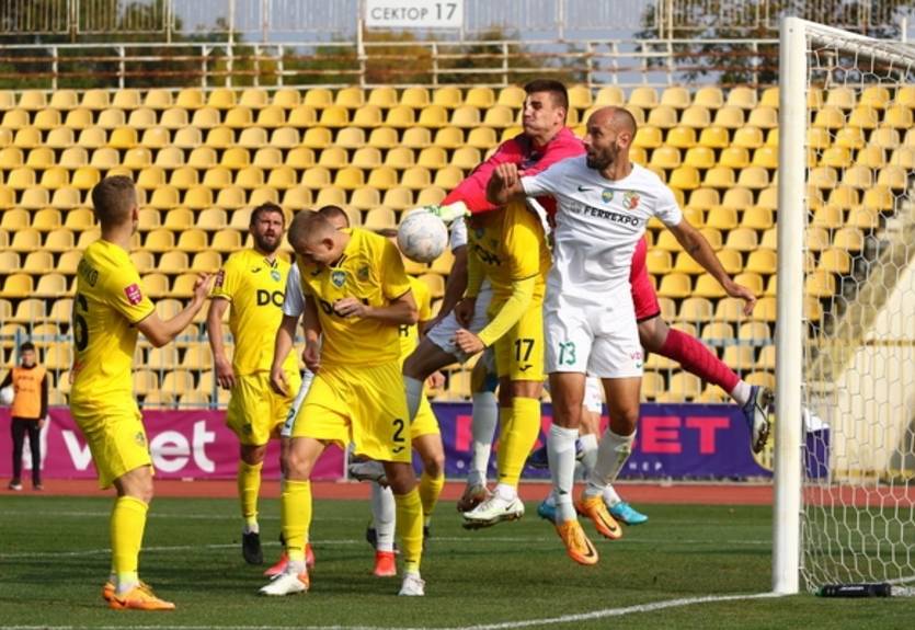 У матчі Ворскла - Металіст суддя призначив чотири пенальті за перший тайм