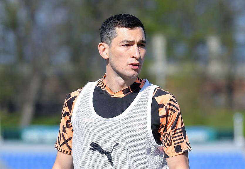 Дальний удар Степаненко вывел Шахтер вперед в матче с Динамо