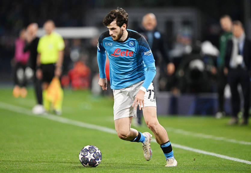 Лідер Наполі опинився в оточенні фанатів після перемоги над Ювентусом Лідер Наполі опинився в оточенні фанатів після перемоги над Ювентусом