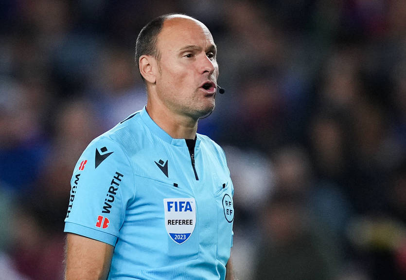 Один из самых скандальных арбитров Ла Лиги может перебраться в чемпионат к Роналду Один из самых скандальных арбитров Ла Лиги может перебраться в чемпионат к Роналду