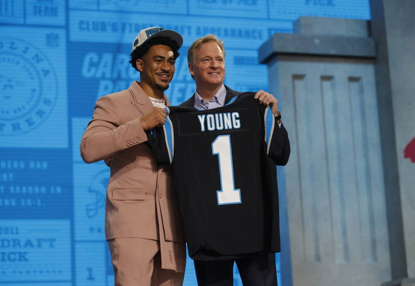 Драфт НФЛ: в ТОП-5 обрали трьох квотербеків