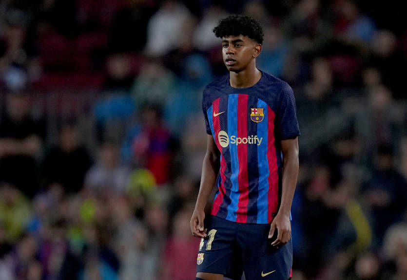 Барселона оригинально представила самого юного дебютанта в истории клуба