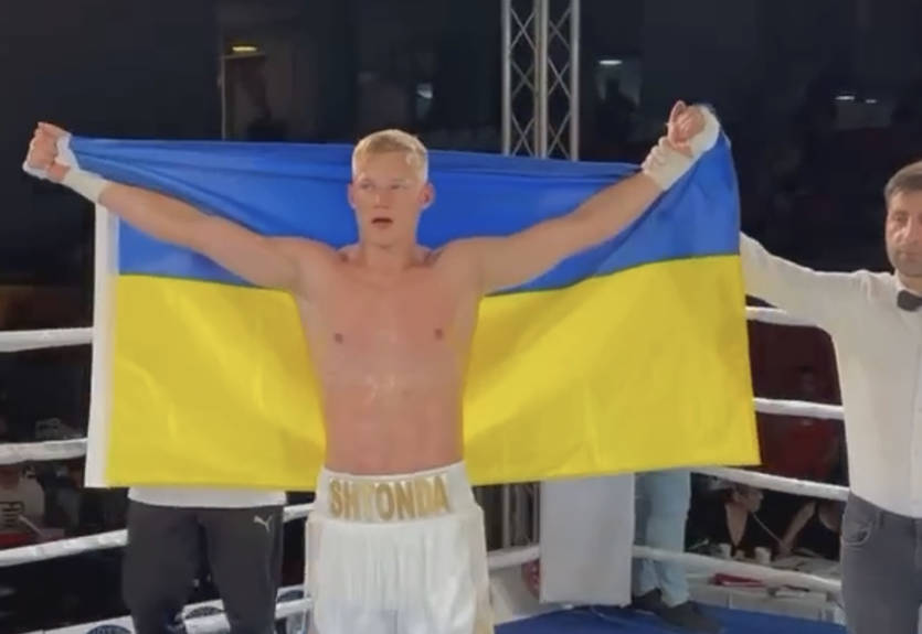 Штонда здобув перемогу технічним нокаутом над Ніколау