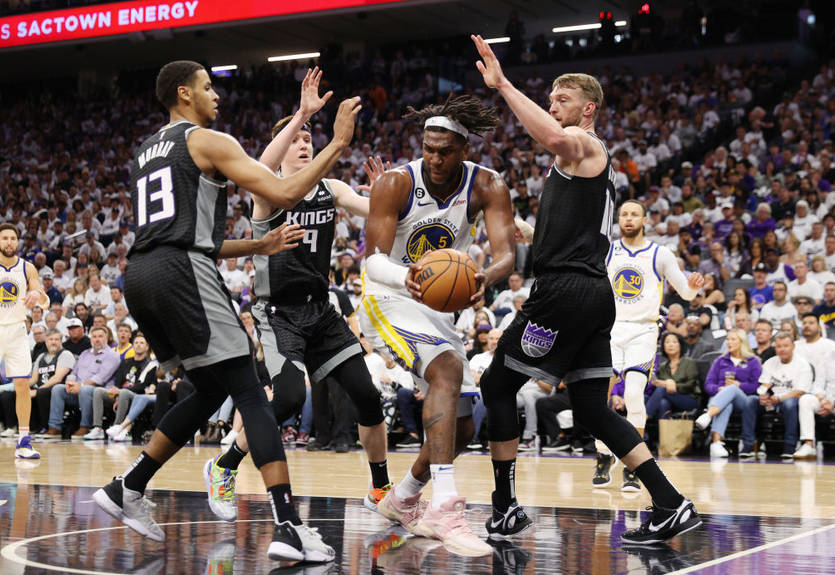 НБА. Плей-офф: Голден Стейт пройшов Сакраменто, Маямі вперше обіграв Нью-Йорк НБА. Плей-офф: Голден Стейт пройшов Сакраменто, Маямі вперше обіграв Нью-Йорк