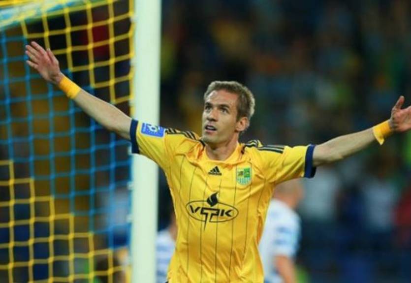 Легендарный футболист Металлиста посетил фан-сектор любимой баскетбольной команды