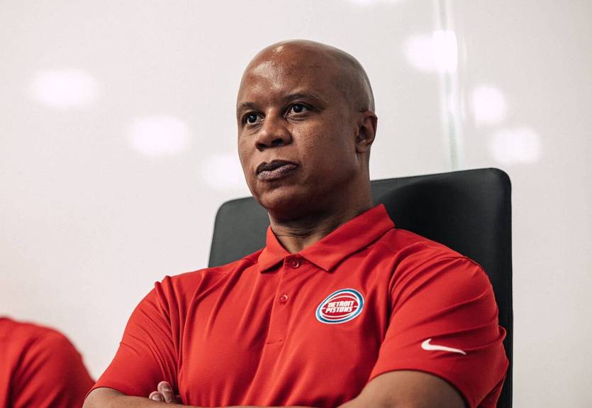 Бывшая сотрудница Детройта обвиняет уволенного ассистента генменеджера в сексуальных домогательствах