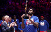 Сльози радості: Ембіід отримав нагороду MVP НБА Сльози радості: Ембіід отримав нагороду MVP НБА