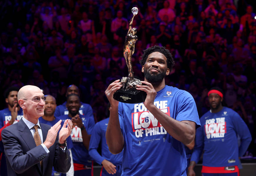 Слезы радости: Эмбиид получил награду MVP НБА Слезы радости: Эмбиид получил награду MVP НБА