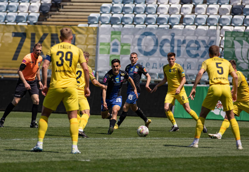 Дніпро-1 обіграв Чорноморець у матчі зі скандальними рішеннями судді Дніпро-1 обіграв Чорноморець у матчі зі скандальними рішеннями судді