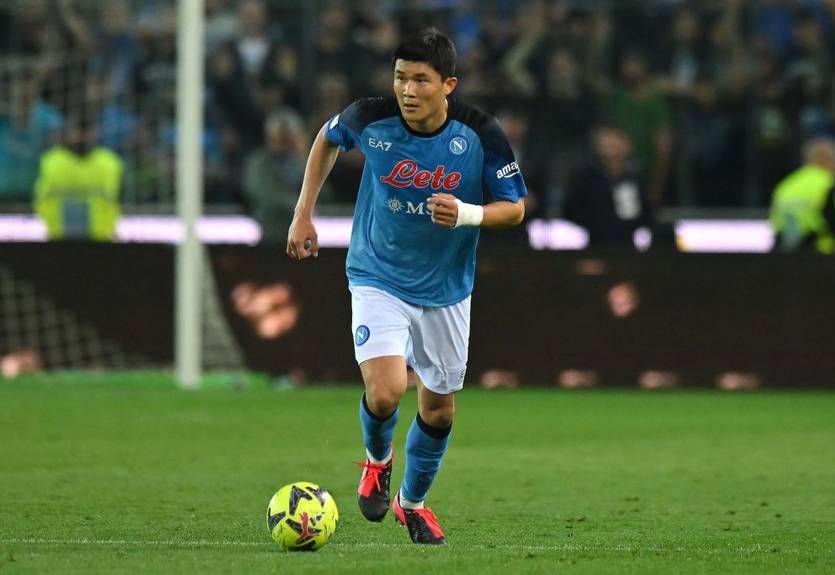 Манчестер Юнайтед готовий переплатити за лідера оборони Наполі Манчестер Юнайтед готовий переплатити за лідера оборони Наполі