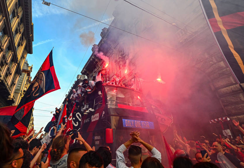 Возвращение грифонов: Фанаты Дженоа устроили феерическое шоу в честь возвращения в Серию А