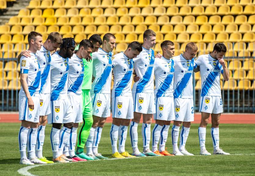 Футболісти Динамо вийшли на матч із Кривбасом у футболках на підтримку Луческу