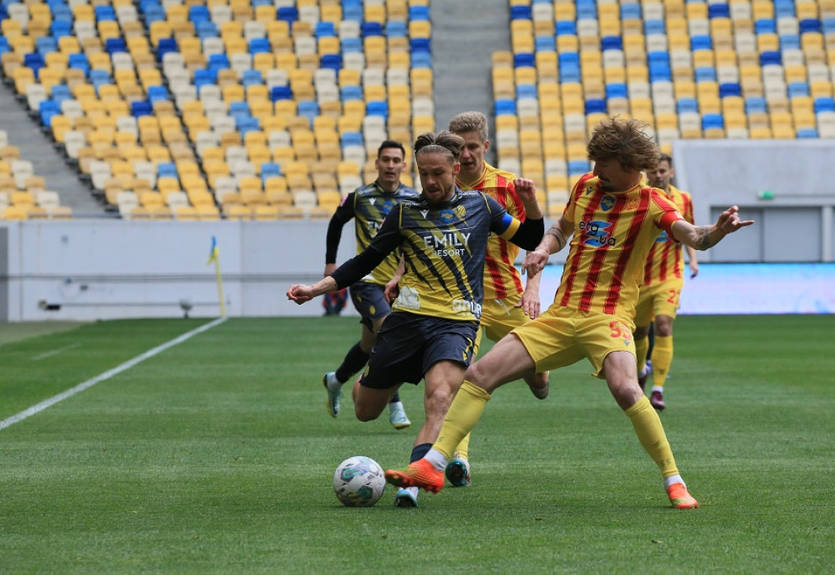 Рух прервал серию из девяти матчей без побед, разгромив Ингулец