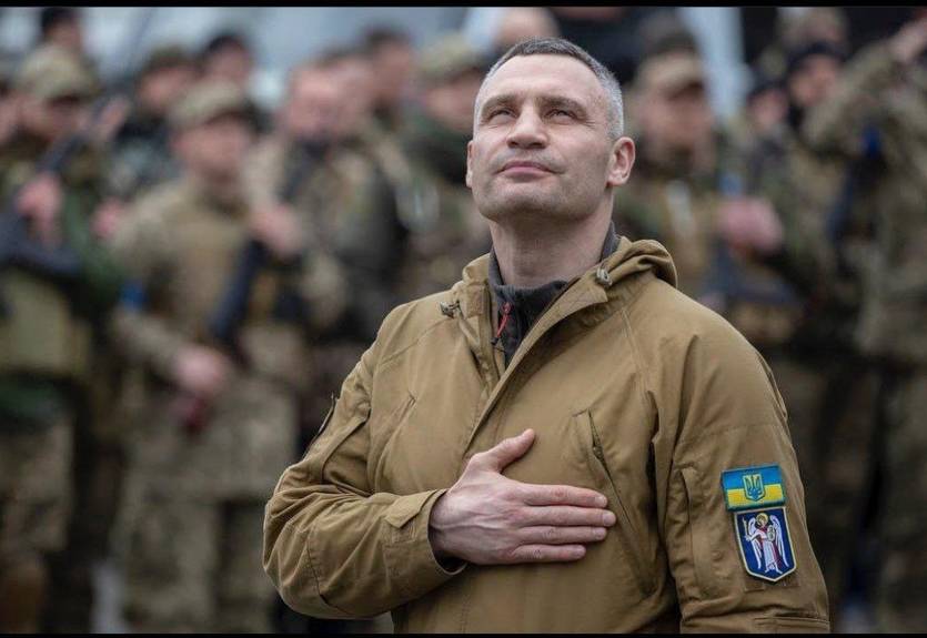 Шахтар подарував Віталію Кличку іменну футболку