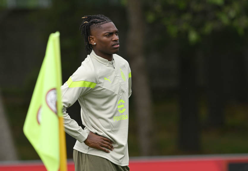 Стали известны отступные Леау по новому контракту с Миланом Стали известны отступные Леау по новому контракту с Миланом