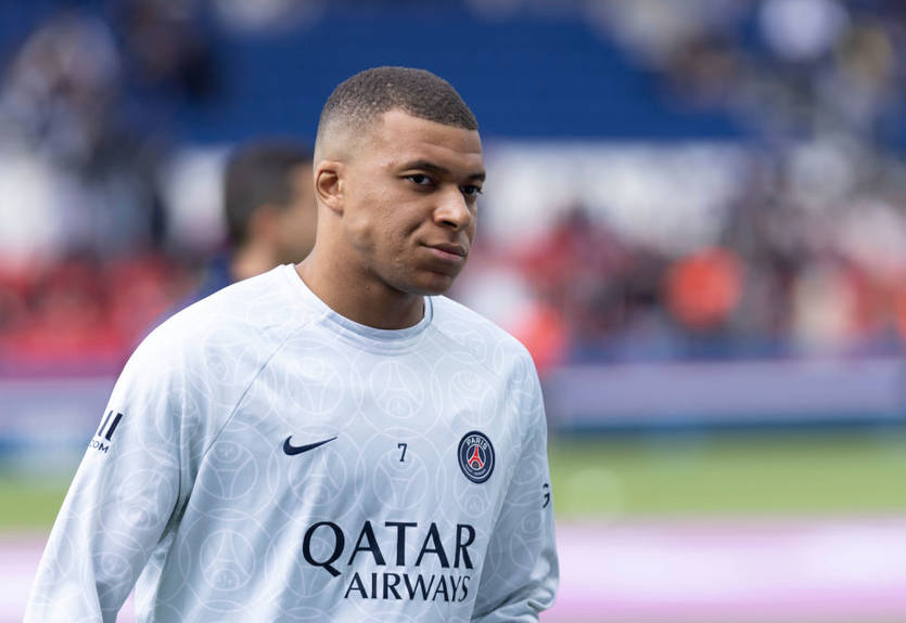 "Проверяйте источники": Мбаппе опроверг статью французского издания о нем и Рамадане "Проверяйте источники": Мбаппе опроверг статью французского издания о нем и Рамадане