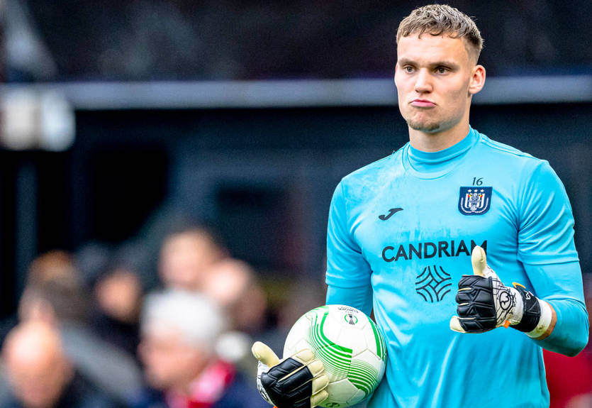 Манчестер Юнайтед заинтересован в подписании голкипера из бельгийского клуба