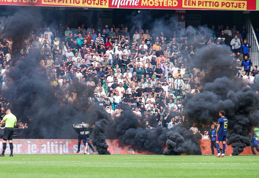 Фанати зірвали матч чемпіонату Нідерландів