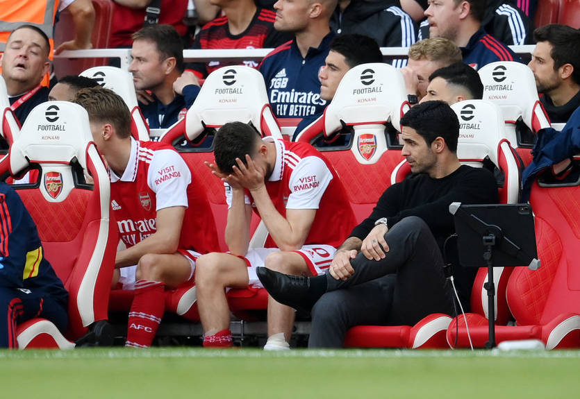 Мечте не судилось сбыться: Фанат Арсенала продает чемпионскую футболку за шокирующею стоимость