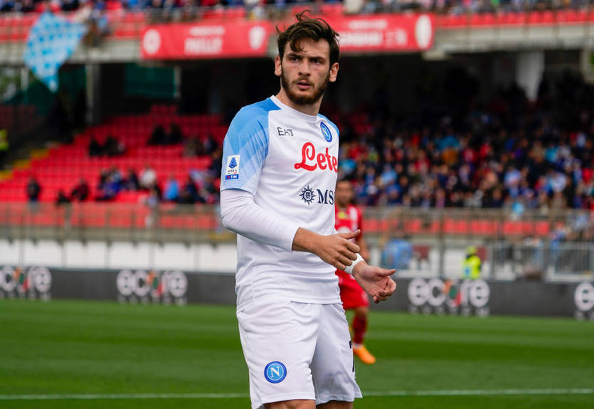 "Нет прав - нет продаж": Наполи потребовал снять с продажи бутылки Coca-Cola с изображением своего игрока "Нет прав - нет продаж": Наполи потребовал снять с продажи бутылки Coca-Cola с изображением своего игрока