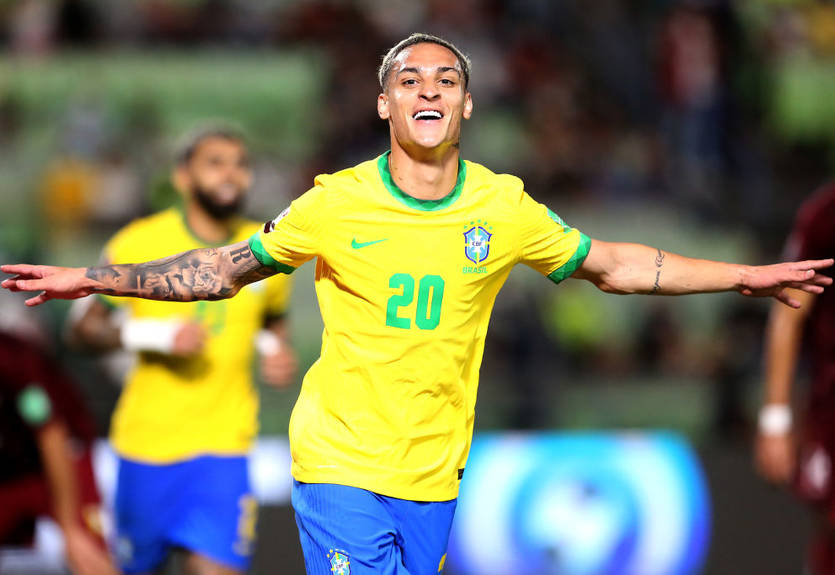 Юний фанат МЮ ощасливив Антоні особливою футболкою збірної Бразилії