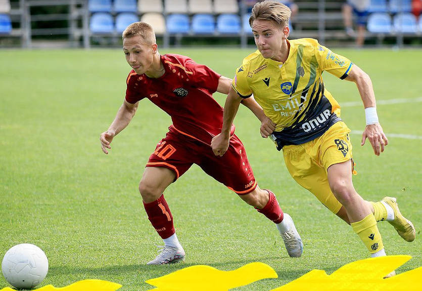 На матче молодежных команд Львова и Руха болельщик напал на арбитра