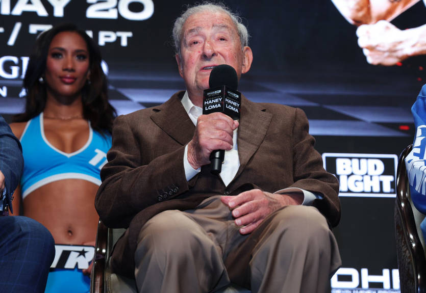 "Усі були приголомшені": Арум оцінив результат бою Хейні - Ломаченко