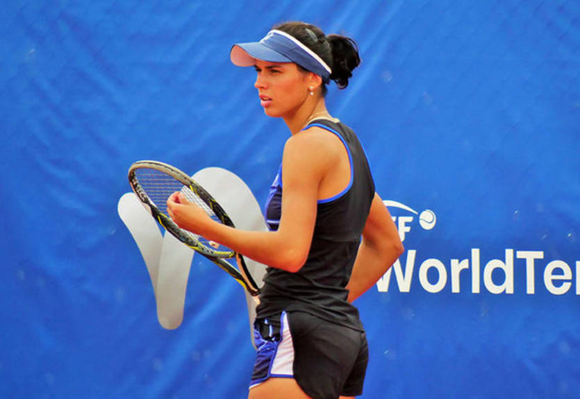 Українська тенісистка Страхова зіграла в парі з росіянкою