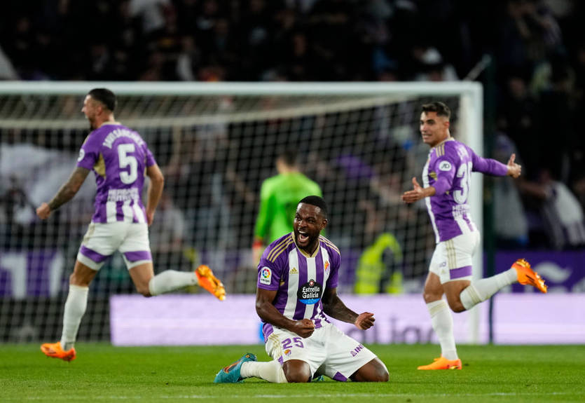 Барселона продовжує чемпіонське "похмілля", поступившись Вальядоліду Барселона продовжує чемпіонське "похмілля", поступившись Вальядоліду