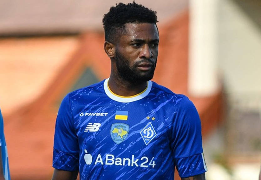 Потужний пресинг: Форвард Динамо змусив голкіпера Колоса виправити м'яч у свої ворота Потужний пресинг: Форвард Динамо змусив голкіпера Колоса виправити м'яч у свої ворота