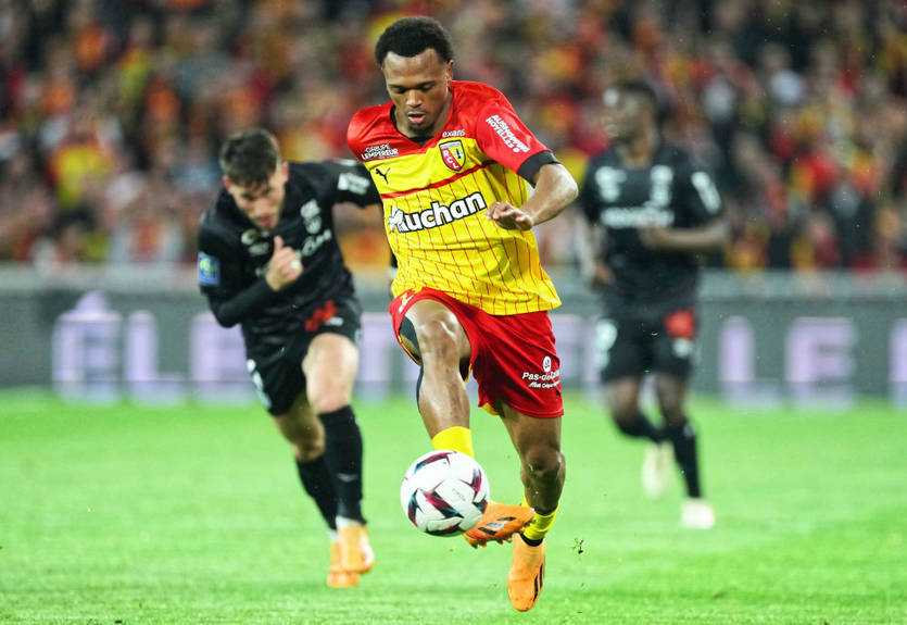 Милан намерен усилить линию атаки одним из лучших бомбардиров чемпионата Франции Милан намерен усилить линию атаки одним из лучших бомбардиров чемпионата Франции