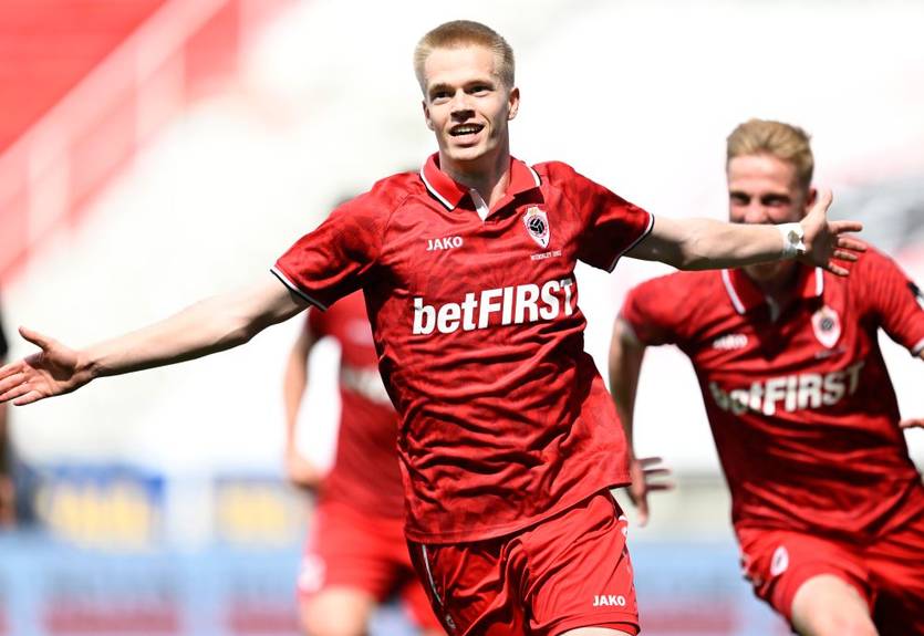 МЮ и Барселона поспорят за молодого хавбека Антверпена