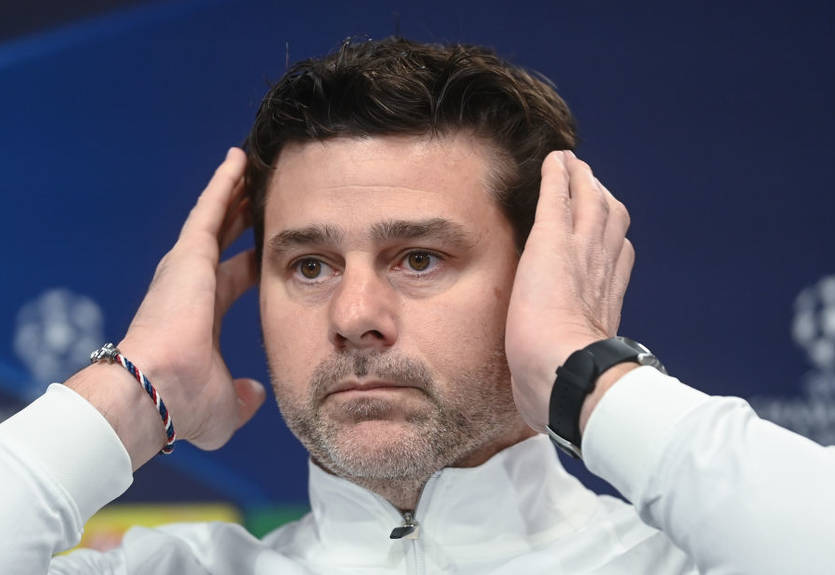 "Как тебе такое барбекю?": фанат Тоттенхэма сжег книгу Почеттино после его назначения в Челси