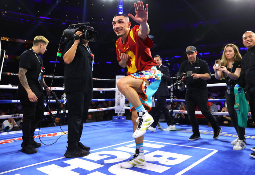 "Он покорит легкий вес": Лопес назвал лучшего боксера дивизиона Ломаченко "Он покорит легкий вес": Лопес назвал лучшего боксера дивизиона Ломаченко