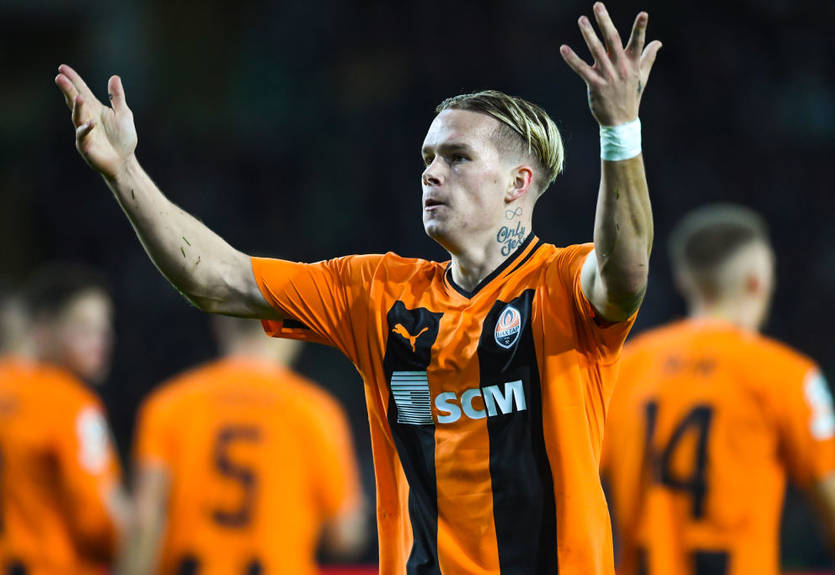 "Все свои": Мудрик забавно "отпраздновал" чемпионство Шахтера "Все свои": Мудрик забавно "отпраздновал" чемпионство Шахтера