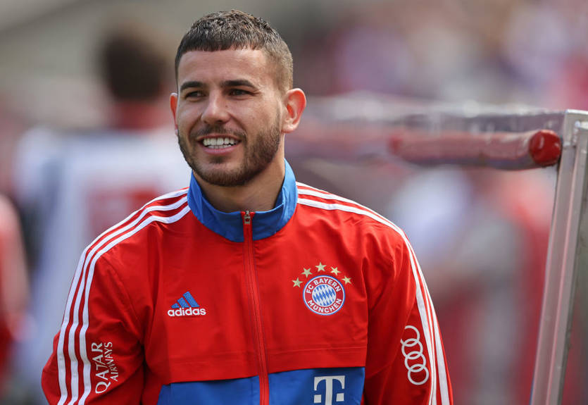 Захисник Баварії повідомив клубу, що хоче перейти до ПСЖ