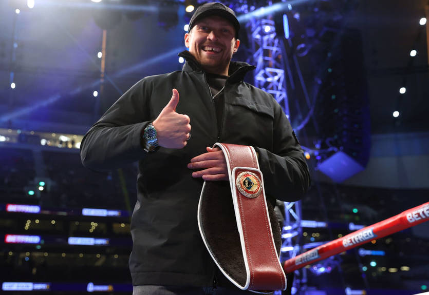 Стал известен гонорар Усика за бой с Фьюри в Саудовской Аравии