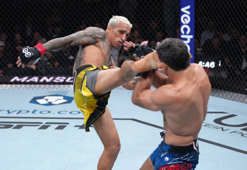 Оливейра быстро разобрался с Дариушем Оливейра быстро разобрался с Дариушем