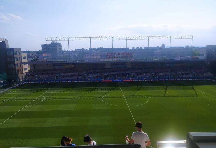 Невероятные фанаты, необычный стадион и не самая уверенная победа: Заметки из Трнавы Невероятные фанаты, необычный стадион и не самая уверенная победа: Заметки из Трнавы