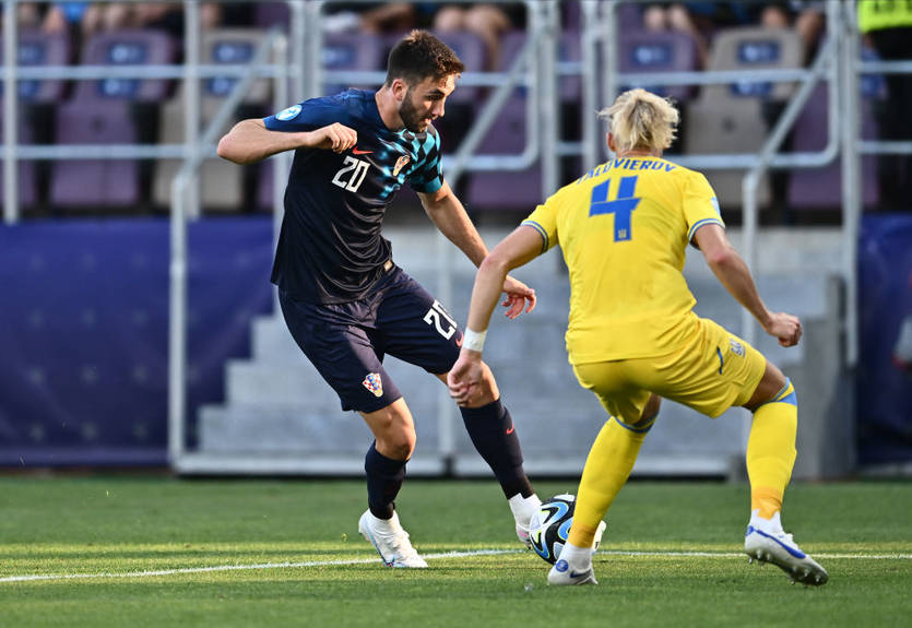 Двое украинцев попали в симолвическую сборную первого тура Евро-2023 Двое украинцев попали в симолвическую сборную первого тура Евро-2023