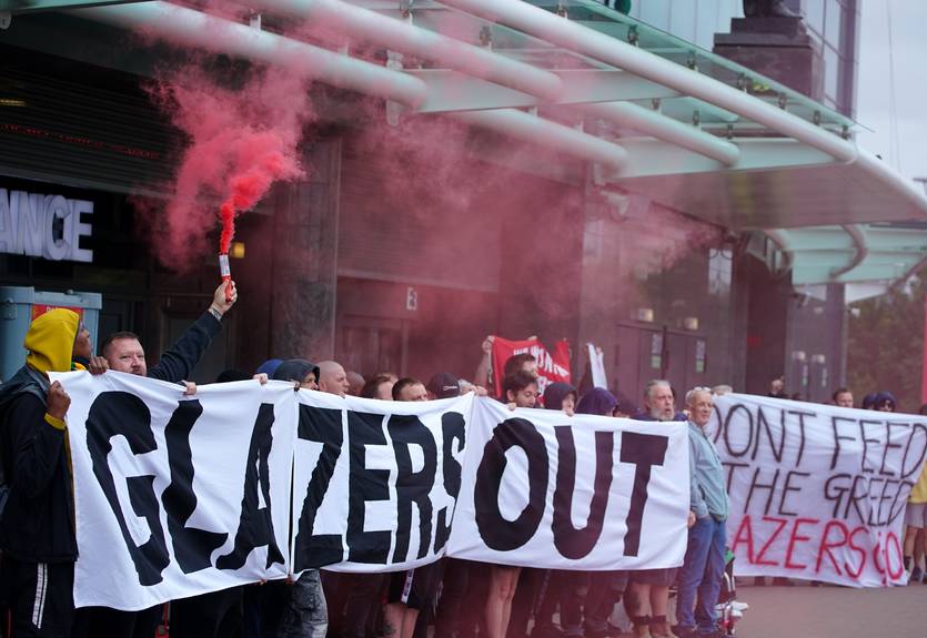 Фанаты МЮ снова вышли на протест против владельцев клуба