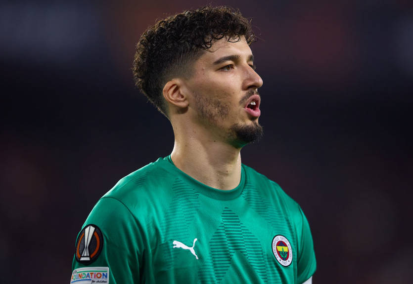 Манчестер Юнайтед попытается подписать вратаря сборной Турции