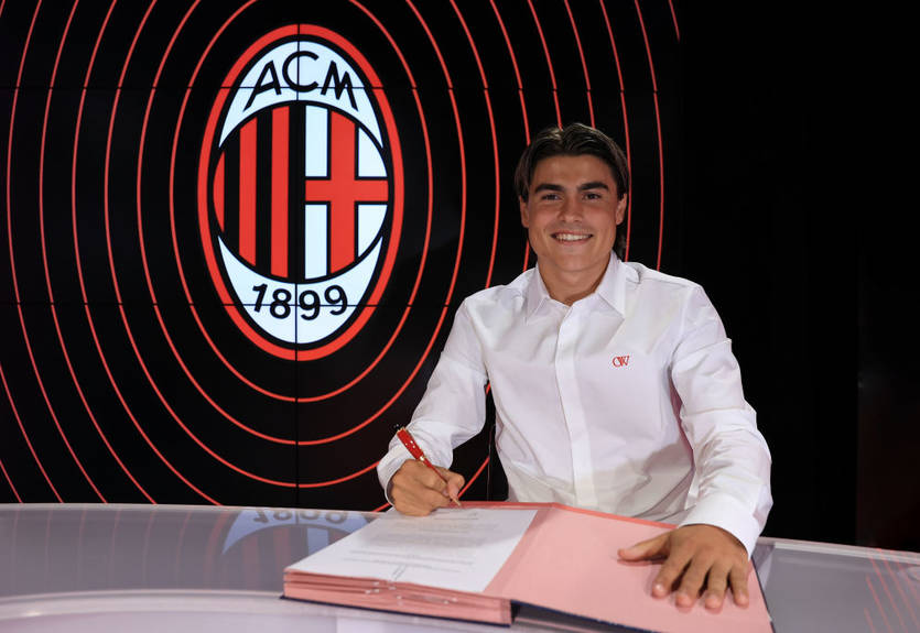 Милан объявил о подписании аргентинского вундеркинда