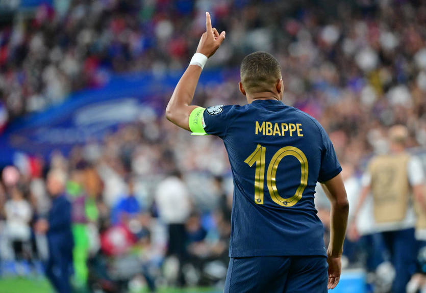 Мбаппе признан лучшим французским игроком сезона
