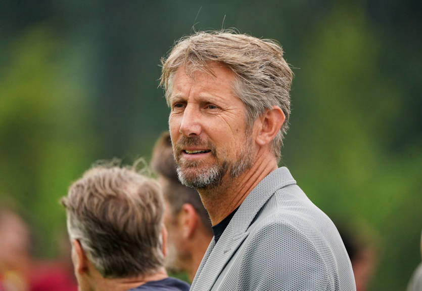 Дружина ван дер Сара поділилася інформацією про стан здоров'я легенди футболу Дружина ван дер Сара поділилася інформацією про стан здоров'я легенди футболу