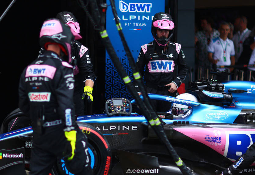 Рено стал на сторону Мерседес в споре с Ред Булл и Феррари по моторам 2026 года