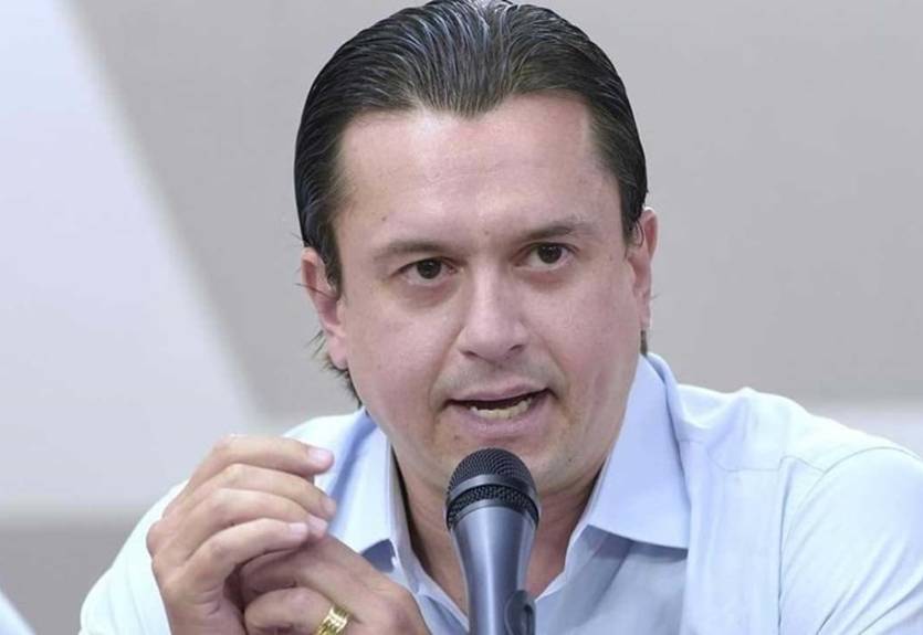 Президент бразильского клуба изменил своей жене с супругой местного арбитра