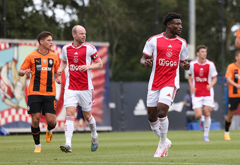 Шахтар зазнав розгромної поразки від Аякса