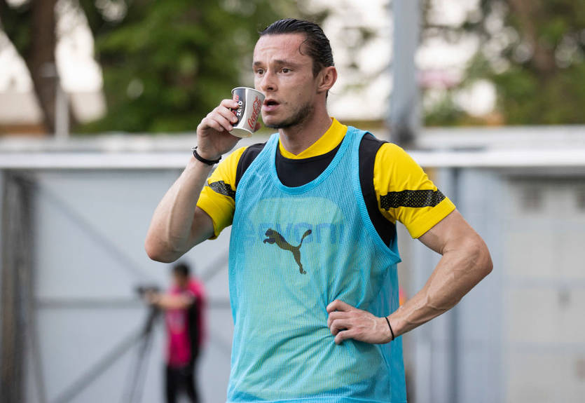 Боруссия Д предоставила защитнику статус свободного агента