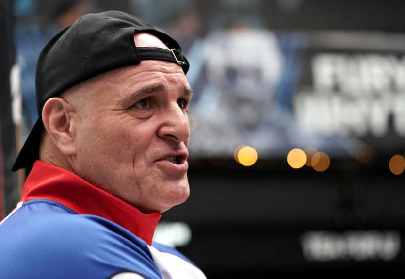 "Це заздрість": Батько Ф'юрі різко відреагував на критику за бій із Нганну